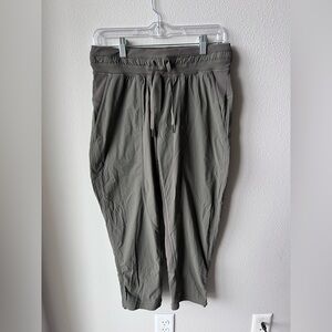 Lululemon Dance Studio Mid-Rise Cropped Pants Women’s Size 6